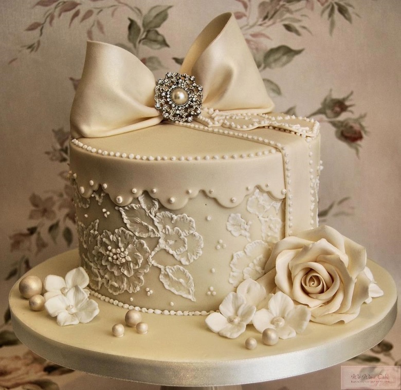 Who Should Make Your Wedding Cake